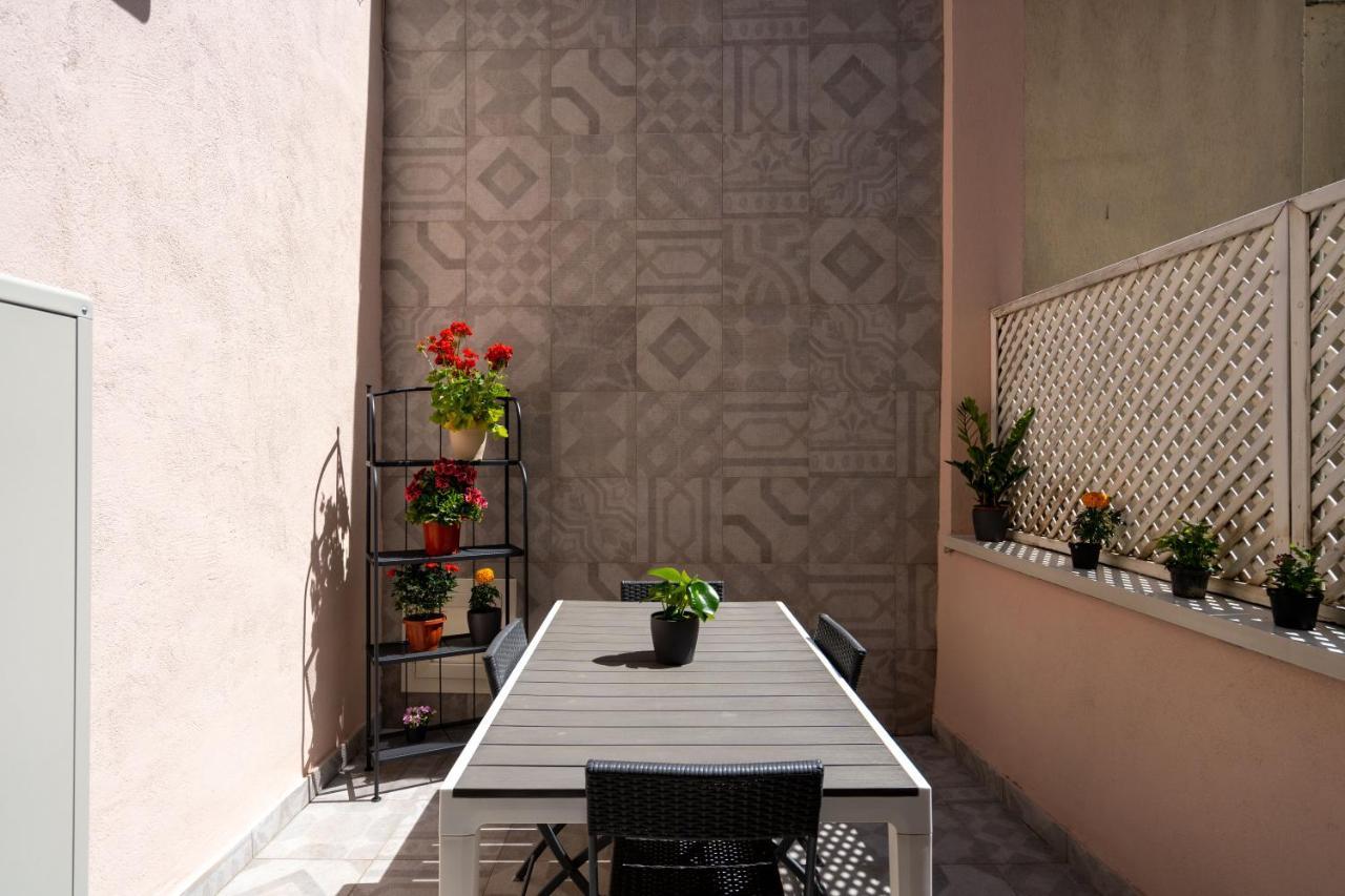 Appartamento Elegante Con Terrazzino Nel Centro Di Napoli Exterior foto