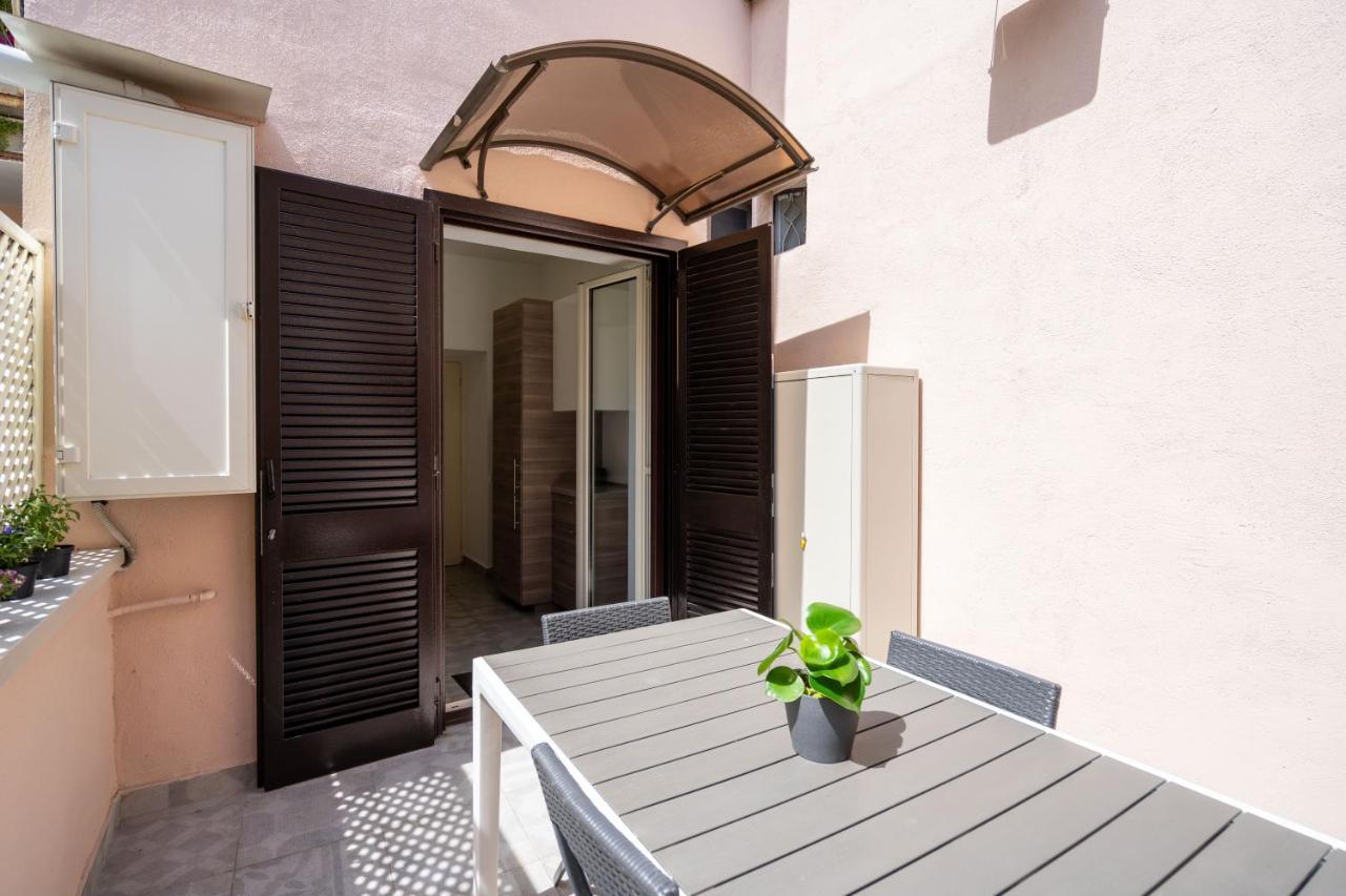 Appartamento Elegante Con Terrazzino Nel Centro Di Napoli Exterior foto
